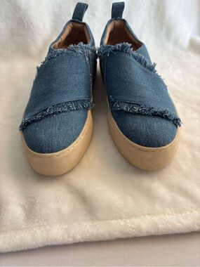 AEROSOLES Denim Blue Slip-On Sneakers with Tan Soles